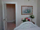 Web BedRoomBath_joining_Hallway_DSC05928.jpg (33528 bytes)