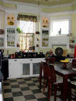 Web DSC06505_kitchen.jpg (80431 bytes)